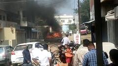 Satara Fire : साताऱ्यात रुग्णाला घेऊन निघालेल्या गाडीला आग, चालकाच्या तत्परतेमुळे वाचले जीव