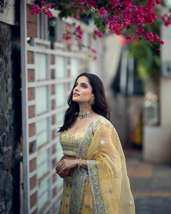 प्रिया तिची प्रत्येक भूमिका विचारपूर्वक निवडत असते. तिने भूमिका निवडल्यानंतर त्या भूमिकेसाठी ती प्रचंड अभ्यास करत असते. भूमिकेसाठी गरजेच्या असणाऱ्या गोष्टीदेखील ती करत असते. वजनदार चित्रपटातील तिच्या भूमिकेसाठी तिने खास वजन वाढवले होते. (photo:priyabapat/ig)