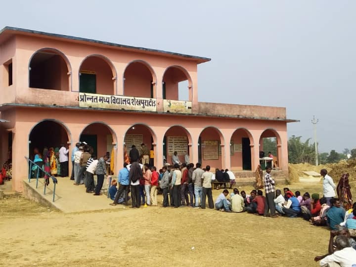 Bihar Panchayat Election Live Updates: नालंदा में डिप्टी कमिशनर ने लाइसेंसी रिवॉल्वर से युवक को मारी गोली, पटना रेफर Bihar Panchayat Election Live Updates: Voting starts in ninth phase in 35 districts of 53 blocks including patna, saran and shahabad ann Bihar Panchayat Election Live Updates: नालंदा में डिप्टी कमिशनर ने लाइसेंसी रिवॉल्वर से युवक को मारी गोली, पटना रेफर