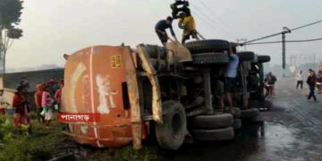 West Burdwan Panagarh Road accident in National Highway Tanker shuffle rescue Panagarh Road Accident: ঘুমিয়ে পড়লেন ট্যাঙ্কারের চালক, জাতীয় সড়কে ভয়াবহ দুর্ঘটনা