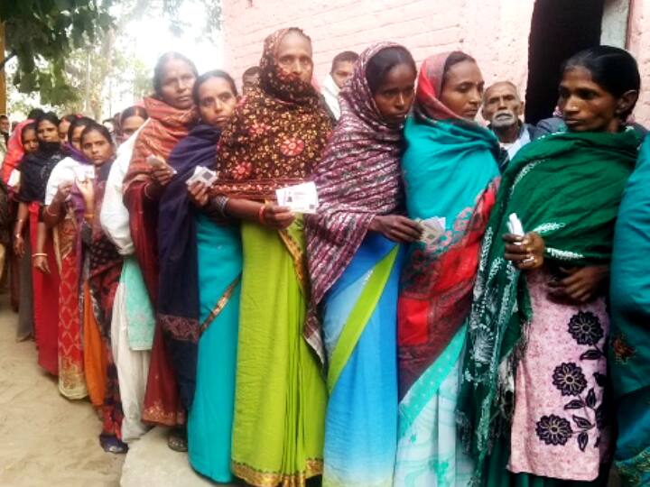 Bihar Panchayat Election Live Updates: पटना के फतुहा में वोट देने के लिए महिलाओं की दिखी लंबी कतार, सुपौल में मतदान बाधित