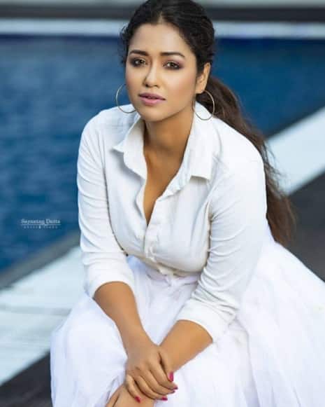 ২০১৩-তে মুক্তি পায় 'ফড়িং'। বড় পর্দায় কেরিয়ার শুরু করার একেবারে প্রথমদিকের ছবি ছিল এটি। এই ছবি দিয়ে দর্শকের মন জিতে নিয়েছিলেন সোহিনী।