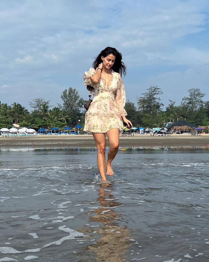 तिच्या या चित्रपटातील अभिनयाला प्रेक्षकांची पसंती मिळाली होती. लवकरच तिचा व्हिलन2 हा चित्रपट प्रेक्षकांच्या भेटीस येणार आहे.(photo: dishapatani/ig)