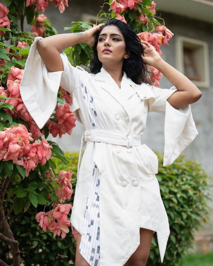 ఈ మధ్యకాలంలో గ్లామర్ డోస్ బాగా పెంచింది ఈ తెలుగమ్మాయి.(Courtesy : Instagram)