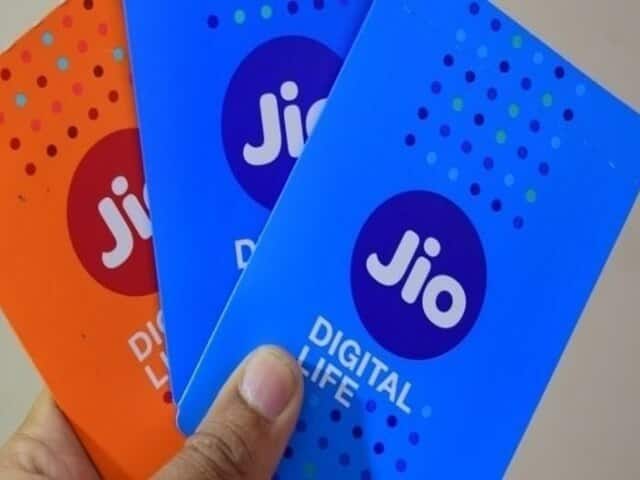Jio Offer: reliance jio users get 20 percent cashback on 299 666 and 719 recharge plan check plan details and offer in hindi Jio Offer: जियो रिचार्ज पर दे रहा 144 रुपये तक का कैशबैक, प्लान 299 से शुरू