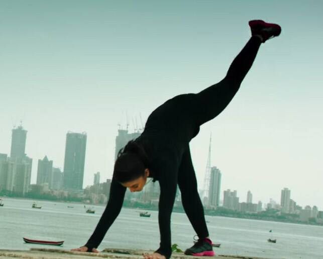 ऐश्वर्या अपनी बॉडी और माइंड को फिट और रिफ्रेश रखने के लिए कई योगायन करती हैं.