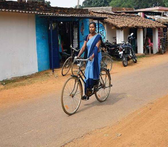 Matilda Kullu, an ASHA worker from Odisha's Sundargarh made it to Forbes India’s W-Power 2021 list માત્ર 4500 રૂપિયાની પગારદાર આ ભારતીય યુવતી ‘સૌથી પાવરફુલ મહિલાઓ’ની યાદીમાં, જાણો શું છે મોટું યોગદાન ?