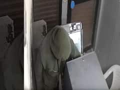 ATM Alaram: ఏటీఎంలో దొంగతనం.. మోగిన అలారం.. పోలీసులు వచ్చారని ఊరంతా తెలిసింది ఈ చోరుడికి తప్ప.. 