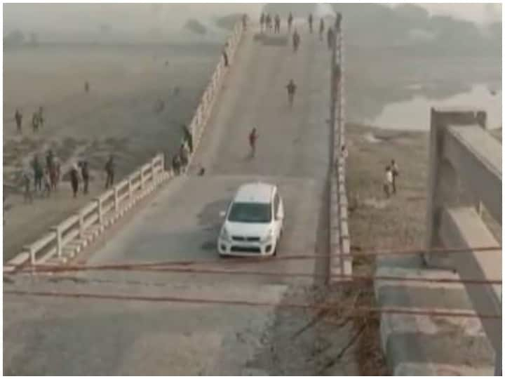 Kolaghat bridge Collapse in Jalalabad tehsil of Shahjahanpur was constructed in 2007 under BSP government Kolaghat Bridge Collapse: देखते ही देखते धराशाई हो गया शाहंजहांपुर का कोलाघाट पुल, देखें वीडियो