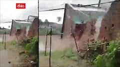 Kadapa Floods: కడపలో అంతా చూస్తుండగానే ఇల్లు కూలి.. నదిలో కొట్టుకుపోయింది..!