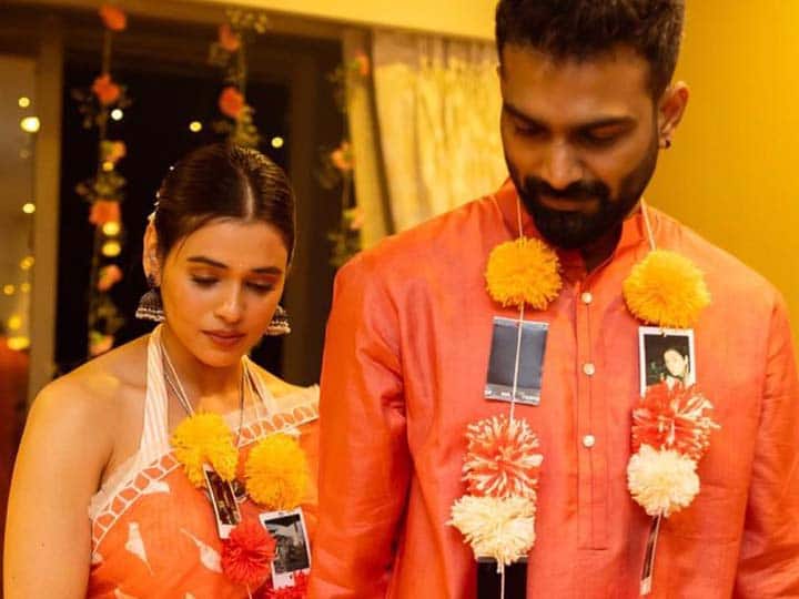 singer shalmali kholgade ties the knot with farhan shaikh Shalmali Kholgade Wedding : मराठमोळी गायिका शाल्मली खोलगडे आणि फरहान शेखचं गुपचूप लग्न
