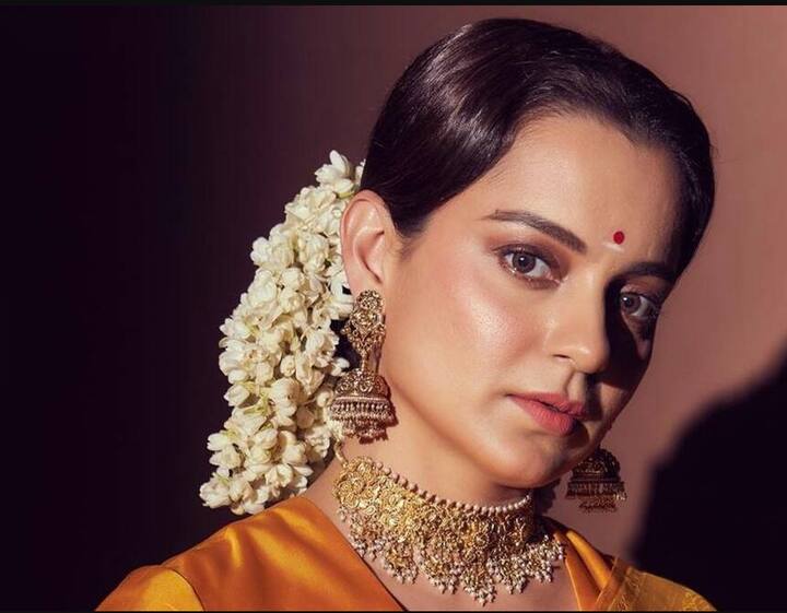 ਇਸ ਤੋਂ ਇਲਾਵਾ ਕੰਗਨਾ ਨੇ ਲਿਖਿਆ, ''ਲੋਕਤੰਤਰ ਸਾਡੇ ਦੇਸ਼ ਦੀ ਸਭ ਤੋਂ ਵੱਡੀ ਤਾਕਤ ਹੈ, ਸਰਕਾਰ ਭਾਵੇਂ ਕਿਸੇ ਵੀ ਪਾਰਟੀ ਦੀ ਹੋਵੇ ਪਰ ਨਾਗਰਿਕਾਂ ਦੀ ਅਖੰਡਤਾ, ਏਕਤਾ ਤੇ ਮੌਲਿਕ ਅਧਿਕਾਰਾਂ ਦੀ ਰੱਖਿਆ ਤੇ ਵਿਚਾਰਾਂ ਦੇ ਪ੍ਰਗਟਾਵੇ ਦਾ ਮੌਲਿਕ ਅਧਿਕਾਰ ਬਾਬਾ ਸਾਹਿਬ ਅੰਬੇਡਕਰ ਦੇ ਸੰਵਿਧਾਨ ਨੇ ਸਾਨੂੰ ਦਿੱਤਾ। ਮੈਂ ਕਦੇ ਵੀ ਕਿਸੇ ਜਾਤੀ, ਧਰਮ ਜਾਂ ਸਮੂਹ ਬਾਰੇ ਅਪਮਾਨਜਨਕ ਜਾਂ ਨਫ਼ਰਤ ਫੈਲਾਉਣ ਵਾਲੀ ਕੋਈ ਗੱਲ ਨਹੀਂ ਕਹੀ ਹੈ।