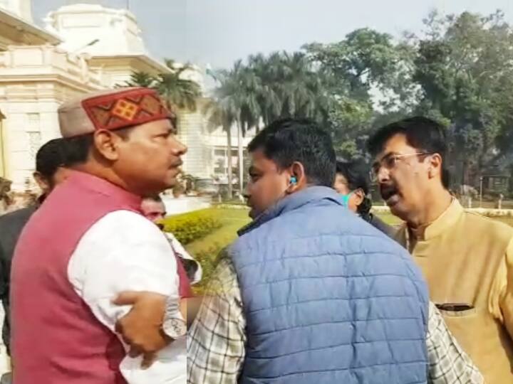 बिहारः भाई वीरेंद्र ने BJP विधायक को बताया ‘मिलावटी पैदाइश’, विधानसभा के बाहर ही भिड़ गए दोनों ‘माननीय’