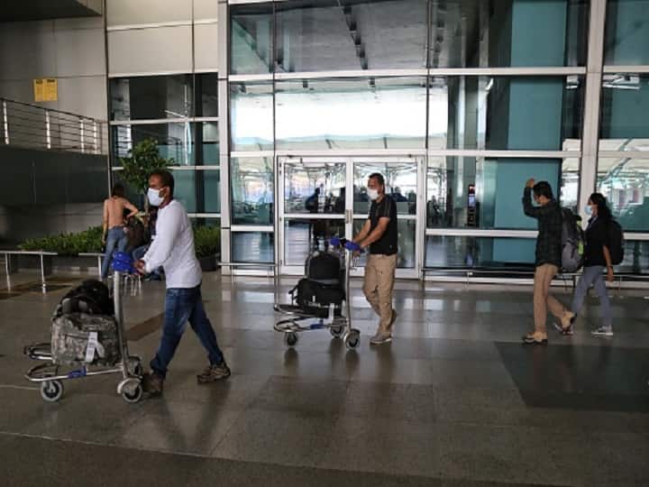 Omicron Threat: India's Revised Travel Rules For Int'l Passengers Begin From Midnight — 10 Things To Know Omicron Threat: Revised Travel Rules For International Passengers Kick In — 10 Things To Know