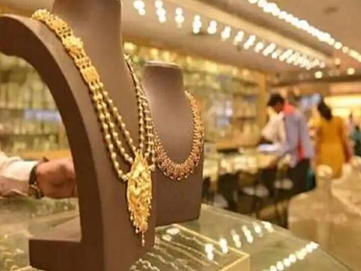 gold silver prices are in mixed trend today gold is showing uptrend but silver is declining Gold Silver Rate Today 27 December 2021: જાણો આજે સોનું સસ્તું થયું કે મોંઘું, ચાંદીના પણ આજના ભાવ જાણો