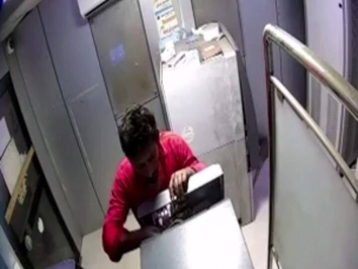 Attempted robbery by opening ATM machine with a fake key in Coimbatore செல்போன் பேசிய படி ரிலாக்ஸ் மூடில் ஏடிஎம் கொள்ளை - கோவையில் 2 வடமாநிலத்தவர் கைது