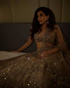 Karishma Tanna Photos: ट्रेडिशनल लुक में बेहद खूबसूरत लगती हैं Karishma Tanna, क्या आपने देखी ये खूबसूरत तस्वीरें?