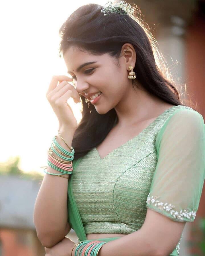 நிக்க பண்ணி, நிக்கும் இந்த, பையன் லைப்-u, ஜோக் லா,