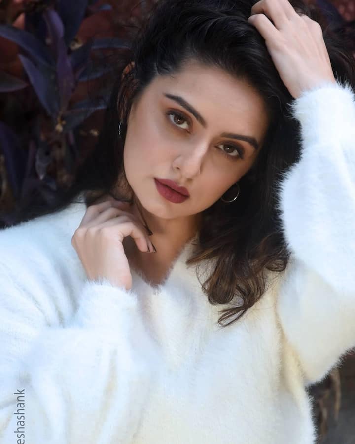 ‘जागो मोहन प्यारे’, 'राधा ही बावरी' अशा अनेक मालिकांमधून घराघरात पोहचलेली मराठमोळी अभिनेत्री म्हणजेच श्रुती मराठे. (photo: shrumarathe/ig)