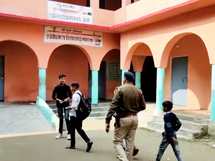 Bihar News: छात्रों ने लगाई मास्टर जी की 'क्लास', नाराज होकर स्कूल में लगाया ताला, फिर सीधे पहुंच गए थाना