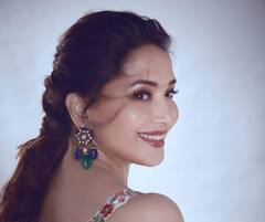 Madhuri Dixit Photos: అందాల దేవత... ఆరాధ్య దేవత... మాధురీ దీక్షిత్
