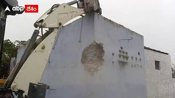 Kurnool: కర్నూలు కలెక్టరేట్ వద్ద బంగారుపేట వాసుల ఆందోళన