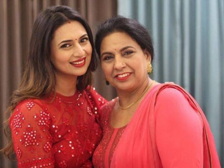 टीवी एक्ट्रेस दिव्यांका त्रिपाठी भी अपनी सास को मां की तरह प्यार करती हैं. एक इंटरव्यू के दौरान उन्होंने बताया था कि उनकी सास उनका बहुत ध्यान रखती हैंं.