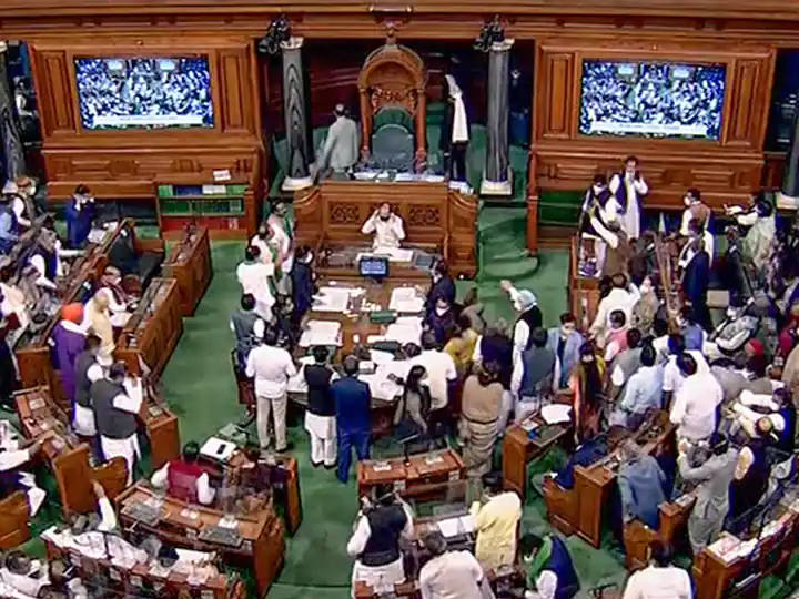 Parliament session: Suspension of MPs in Lok Sabha and Rajya Sabha Commotion Parliament session : ਸੰਸਦ ਮੈਂਬਰਾਂ ਦੀ ਮੁਅੱਤਲੀ 'ਤੇ ਲੋਕ ਸਭਾ ਤੇ ਰਾਜ ਸਭਾ 'ਚ ਹੰਗਾਮਾ, ਅਧੀਰ ਰੰਜਨ ਨੇ ਕਿਹਾ- ਡਰਾਉਣ ਦਾ ਸਰਕਾਰ ਦਾ ਨਵਾਂ ਤਰੀਕਾ