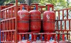 Commercial LPG Price Hike: আগামীকাল থেকে বাড়ছে বাণিজ্যিক গ্যাসের দাম। Bangla News