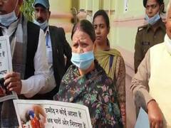 Bihar Politics: हाथों में पोस्टर लिए नारेबाजी करती दिखीं राबड़ी देवी, नीतीश सरकार को बताया निकम्मा, शराबबंदी को लेकर कही बड़ी बात