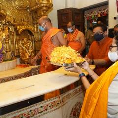 Mamata Banerjee : সিদ্ধি বিনায়ক মন্দিরে পুজো থেকে শিবসেনা নেতৃত্বের সঙ্গে সাক্ষাৎ, ছবিতে মমতার মুম্বই সফর