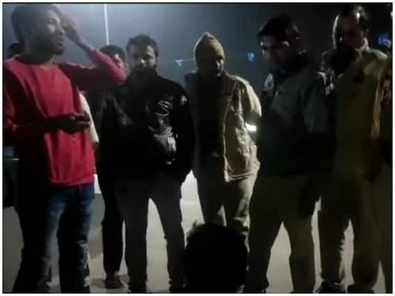 Crime News: कानपुर में फिर बेखौफ हुए बदमाश, ग्राम प्रधान समेत तीन लोगों पर किया जानलेवा हमला Crime News: कानपुर में फिर बेखौफ हुए बदमाश, ग्राम प्रधान समेत तीन लोगों पर किया जानलेवा हमला