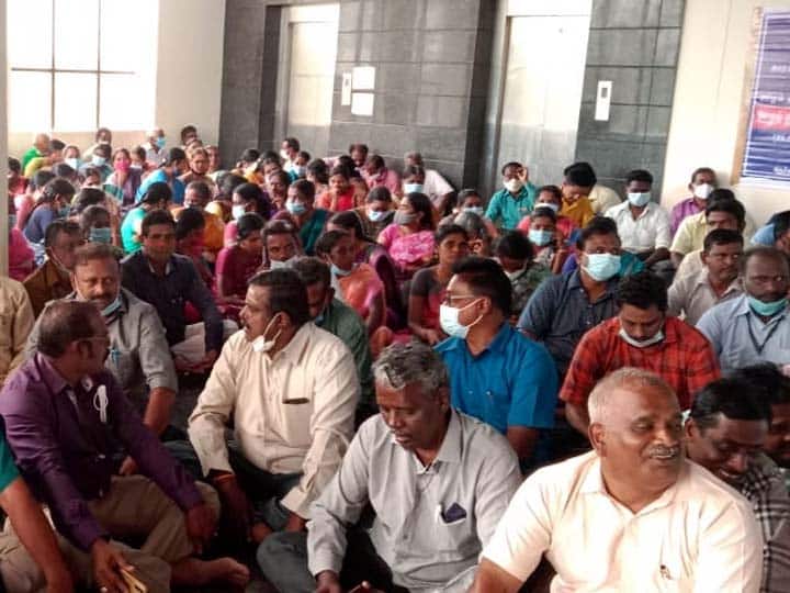 Thanjavur: Dismissed Civil Servants - Civil Servants Struggle to Reverse the Decision பணிநீக்கம் செய்யப்பட்ட அரசு ஊழியர்கள் - முடிவை திரும்பபெற கோரி அரசு ஊழியர்கள் போராட்டம்