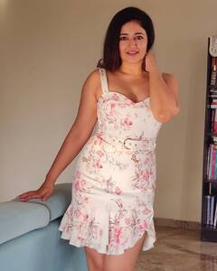 Poonambajwa Photos: బన్నీని 'పరుగు'లు పెట్టించిన బ్యూటీకి లక్ కలసిరాలేదా...