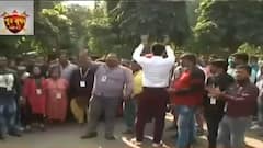 Alipore Zoo Agitation: হেড ক্লার্কের অপসারণের দাবিতে চিড়িয়াখানায় অস্থায়ী কর্মীদের বিক্ষোভ| Bangla News