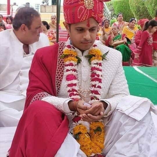Neil Bhatt, on the other hand, looked dapper in a white dhoti and kurta with a red turban matching with his bride’s lehenga. (Image courtesy – Instagram)