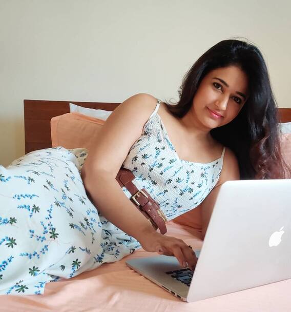Poonambajwa Photos: బన్నీని 'పరుగు'లు పెట్టించిన బ్యూటీకి లక్ కలసిరాలేదా...