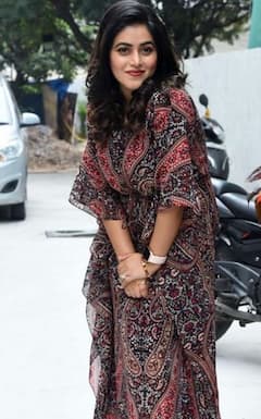 Actress Poorna : நடிகை பூர்ணாவின் லேட்டஸ்ட் இன்ஸ்டா க்ளிக்ஸ்!