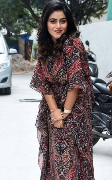 இல்லாத இடுப்பால இடிக்காத நீ என்ன