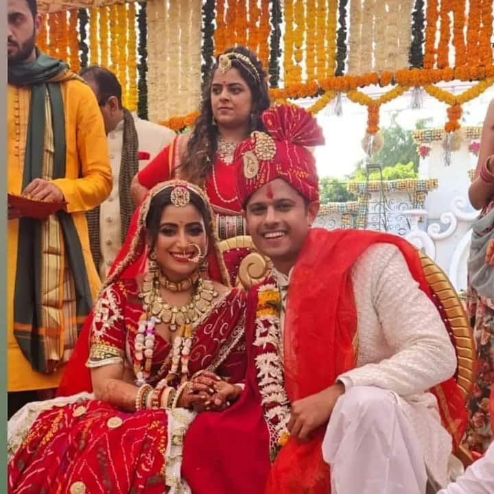 Many pictures and videos from Aishwarya Sharma-Neil Bhatt’s traditional wedding are doing rounds on social media. The couple can be seen beaming with joy as they promise to be ach other’s forever. (Image courtesy – Instagram)