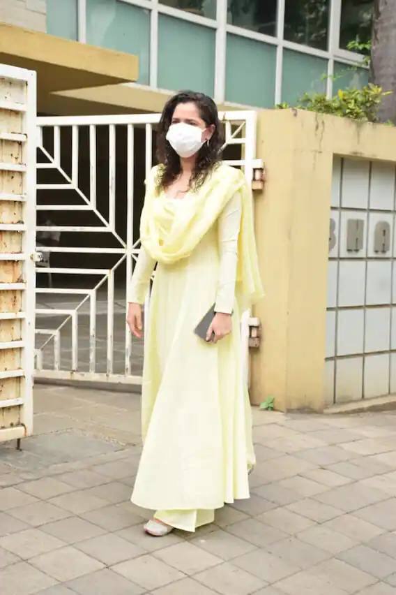 यावेळी अंकिता आणि विकी खूप आनंदी आणि उत्साहित दिसत होते.
