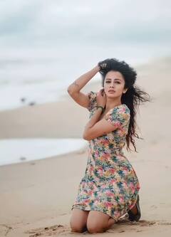 Anjana pics: அஞ்சனாவின் பீச் போட்டோஷூட்..ஒவ்வொரு போஸூம் கொலமாஸு சாரே..!