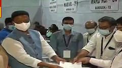 Kolkata Municipal Election: স্ত্রী-কন্যাকে সঙ্গে নিয়ে মনোনয়ন পেশ ফিরহাদের| Bangla News