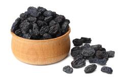 Health Benefits of Black Raisins: চুল পড়া কমানো থেকে রক্তস্বল্পতা দূর করা, কালো কিশমিশ খেলে দূরে থাকবে একাধিক সমস্যা