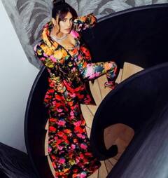 2021 Fashion Awards red carpet:Priyanka Chopra के फ्लोरल पैंट सूट आउटफिट के पीछे इस टीम का है हाथ ...देसी गर्ल ने शेयर की नई तस्वीरें