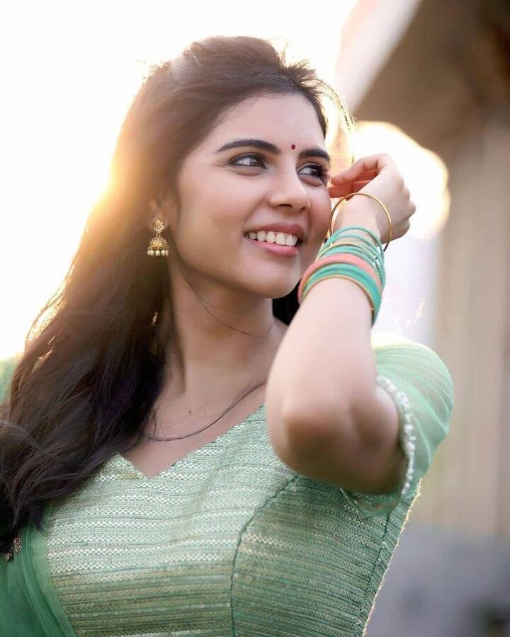 முன்னால நின்னு கொண்டாட, ஒன்னாக சேர்ந்தோம் லா,