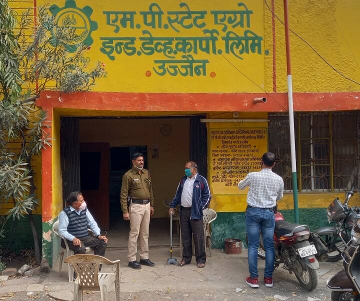 Ujjain News Farmers upset due to shortage of urea in Ujjain agriculture department empty ANN Ujjain News: उज्जैन में यूरिया की कमी से किसान परेशान, कृषि विभाग के हाथ खाली