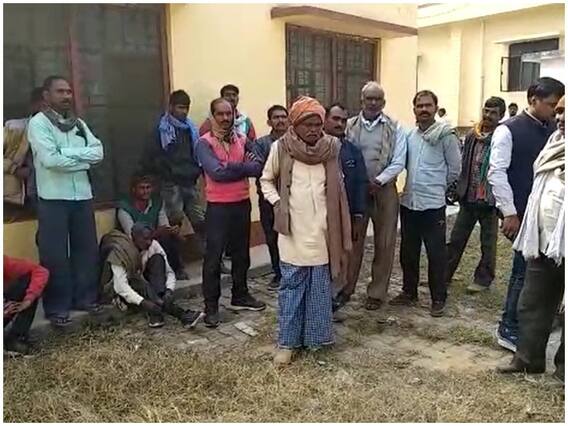 Sonbhadra News: सोनभद्र में बदमाशों ने अधेड़ की गोली मारकर की हत्या, घटना के पीछे जमीन विवाद Sonbhadra News: सोनभद्र में बदमाशों ने अधेड़ की गोली मारकर की हत्या, घटना के पीछे जमीन विवाद