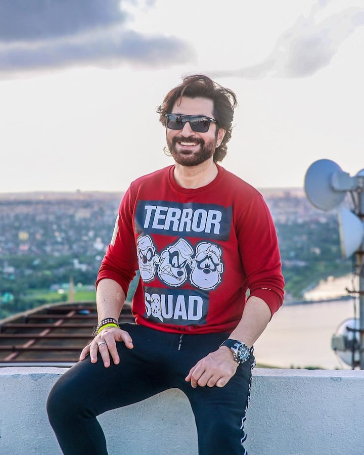 সকাল থেকে শুভেচ্ছার ঢল। ফ্যান থেকে সহকর্মী সকলেই একে একে শুভেচ্ছাবার্তা জানিয়েছেন