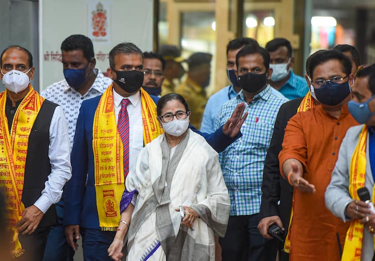 Mamata's Mumbai Visit: Tribute to police personnel and jawans killed in 26/11 militant attack, Mamata's Mumbai Visit: ২৬/১১ জঙ্গি হামলায় নিহত পুলিশ কর্মী ও জওয়ানদের শ্রদ্ধা, ২ দিনের মুম্বই সফরে মমতা